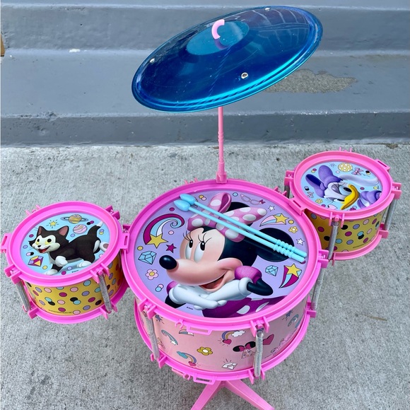 🤘 Disney Junior Drum Set with 3 drums, cymbal, drumsticks, and stand 🥁 - Picture 4 of 12